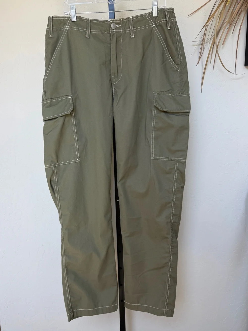 True Religion Baggy Cargo Pants 34 Kalamata Olive Green White Stitch NW Y2K